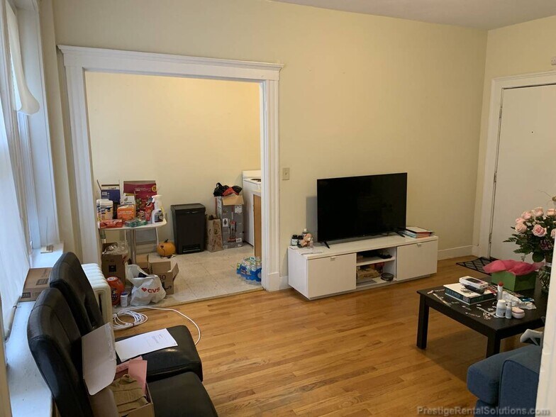 Building Photo - 236 Kelton St