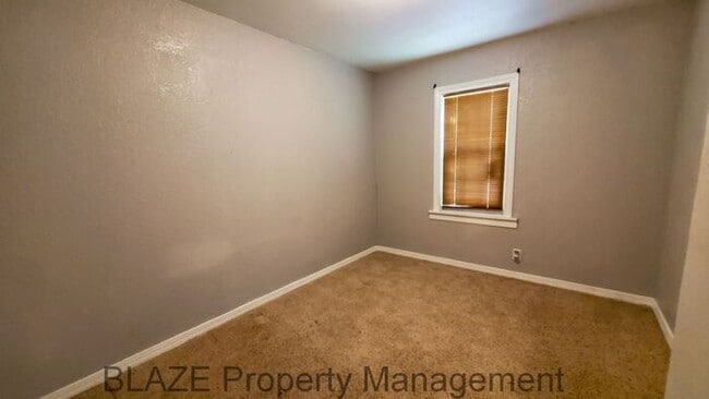 Building Photo - 2 Bedroom in Lawndale