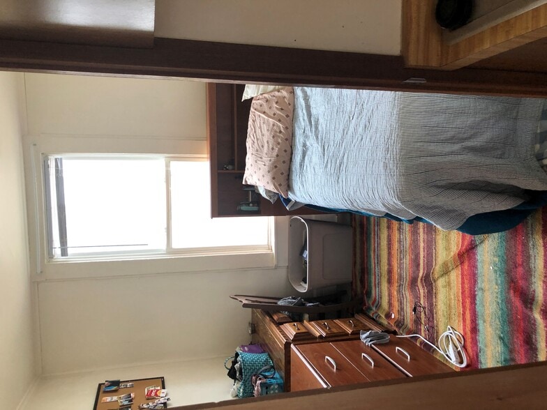 Building Photo - 547 Niagara St