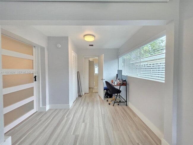 Building Photo - 250 NE 42nd St