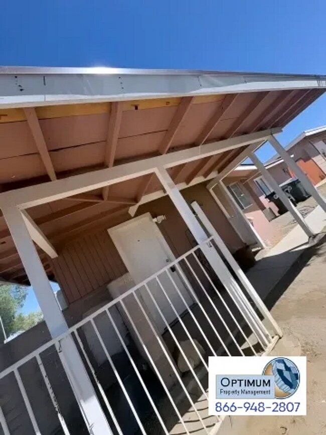 Building Photo - 3-Bedroom 1-Bathroom Home with Fireplace, Front Yard & Private Back Patio in Victorville