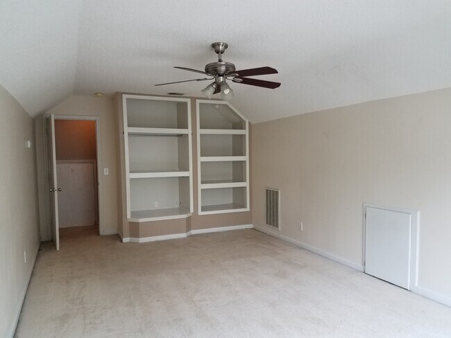 Building Photo - Great One Story With Bonus Room Over Garage