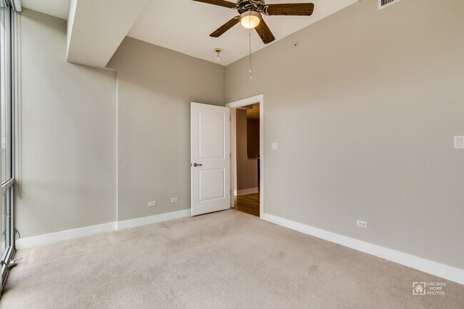 Building Photo - 525 Kedzie St