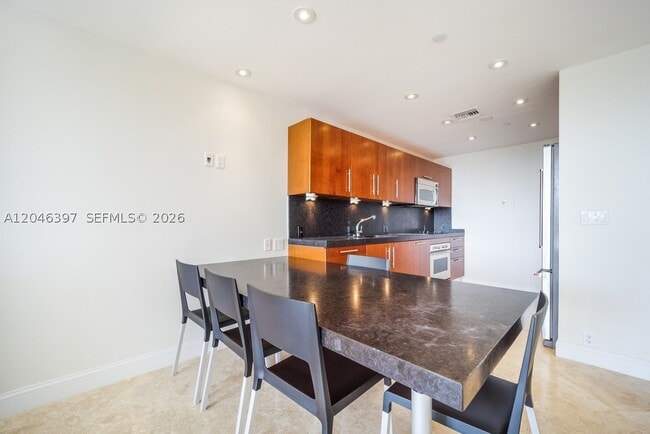 Building Photo - 151 Crandon Blvd