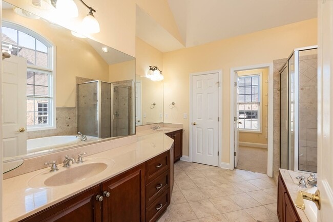 Building Photo - Four Bedroom Home!