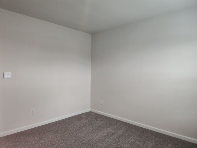 Building Photo - Beautiful New  Build Home located in the S...
