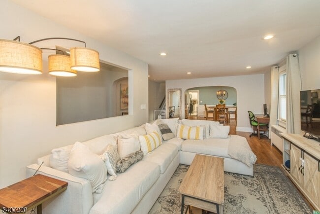 Building Photo - 38B Park Ave