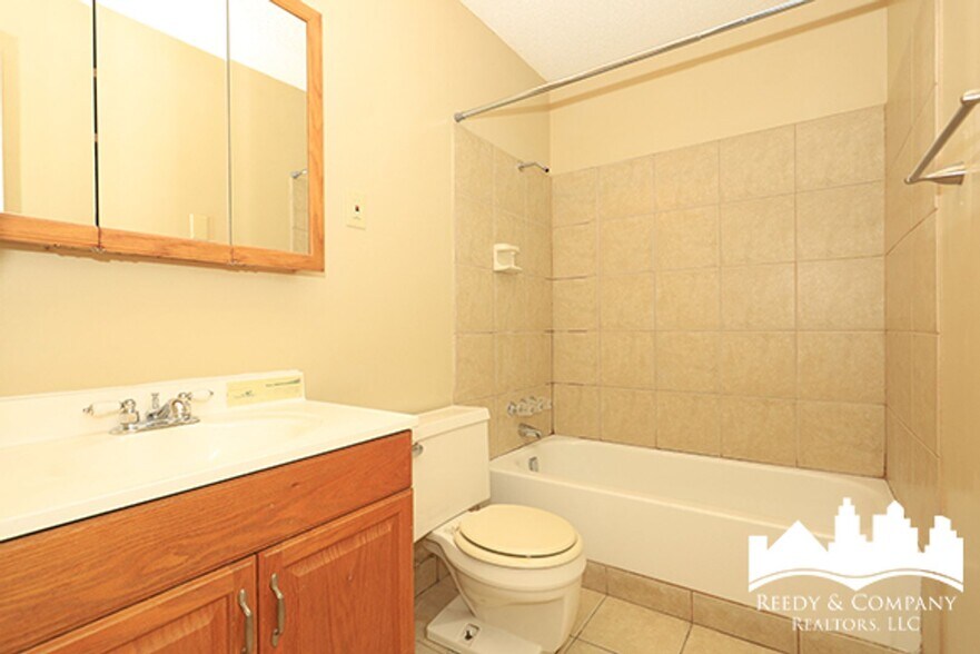 Building Photo - 1555 Staunton Dr