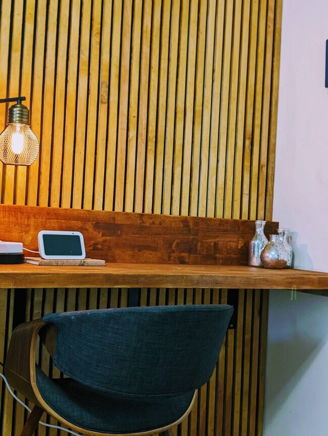 Building Photo - 1303 Colony Dr