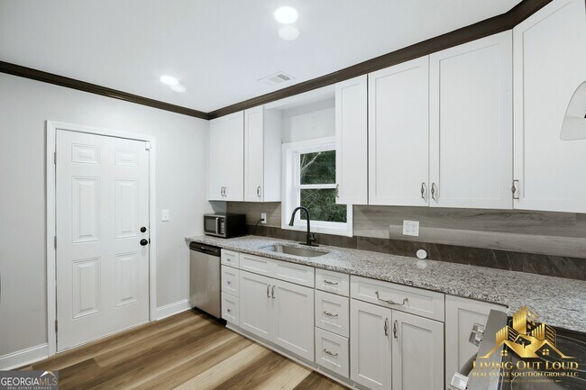 Building Photo - 1439 Westridge Rd SW