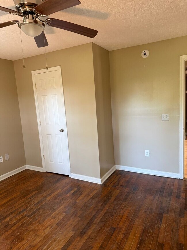Building Photo - 503 Lake Condy Rd