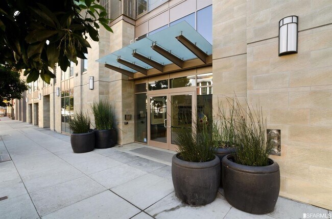 Building Photo - 55 Page St