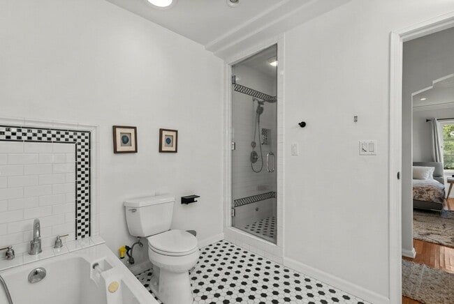 Building Photo - 6233 Orange St