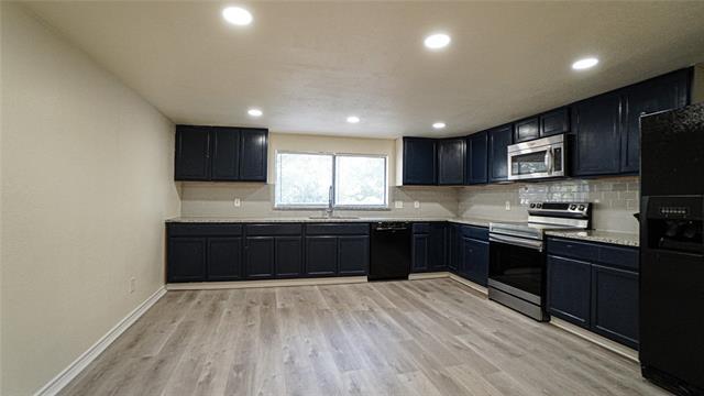 Building Photo - 1221 Cove Dr