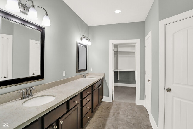 Building Photo - 16893 Oak Manor Dr