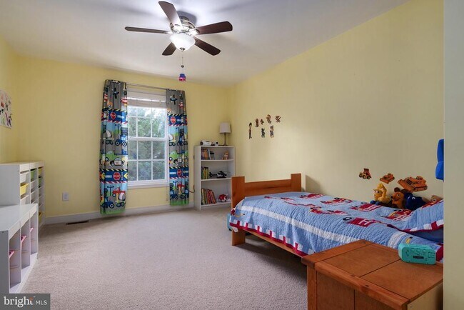 Building Photo - 132A Pineview Ave