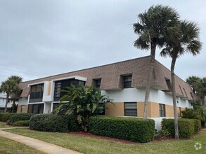 Building Photo - Beachside Living At Its Best!