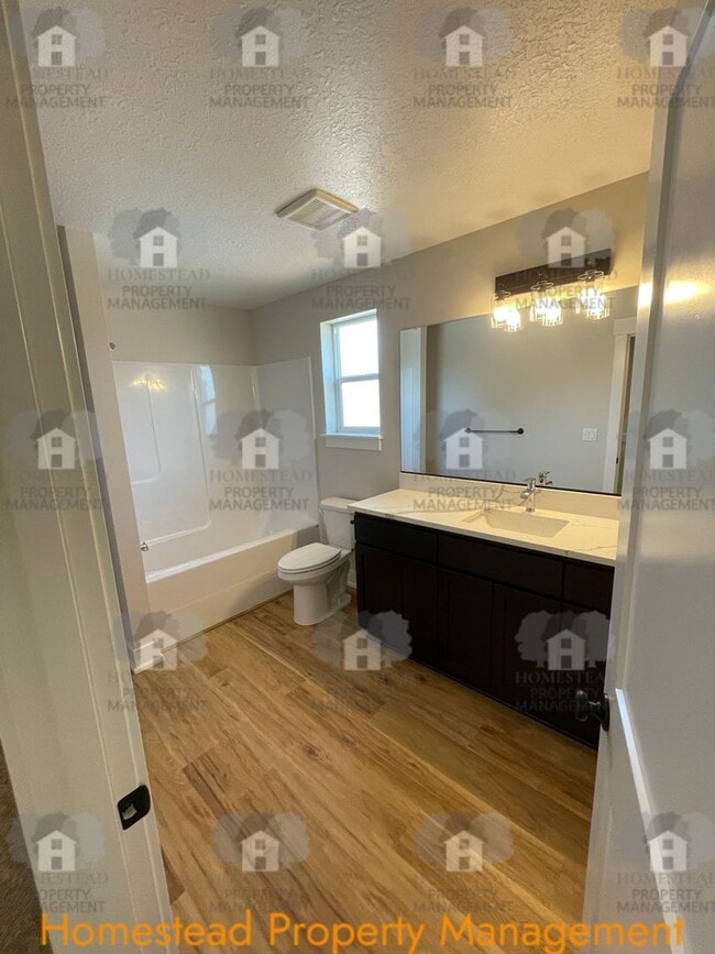 Building Photo - 186-188 SE Lacreole Dr