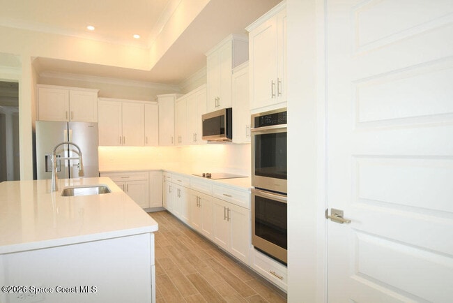 Building Photo - 657 Clearwater Ave