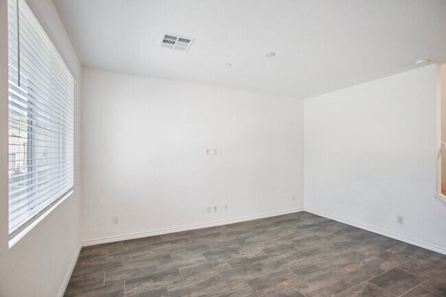 Building Photo - 3 Bed Townhome At Las Vegas Blv and St. Rose Pkwy