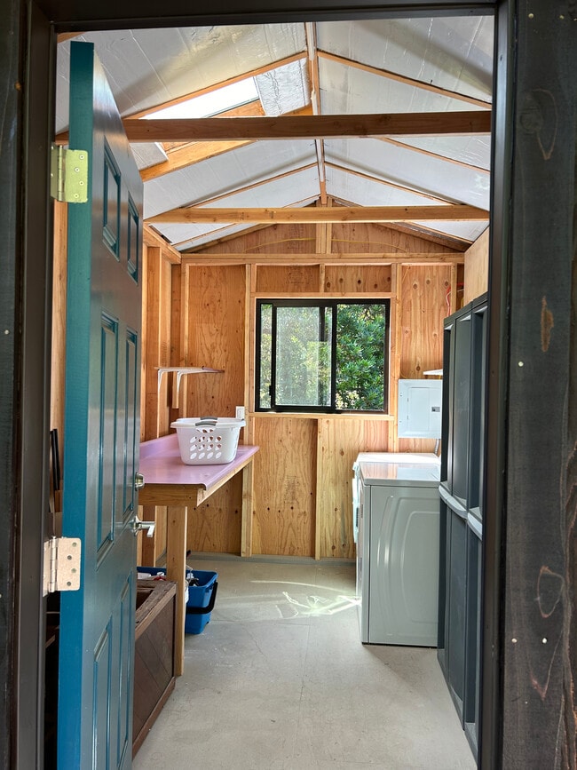 Shared Laundry/Storage Building - 16575 Franklin Rd