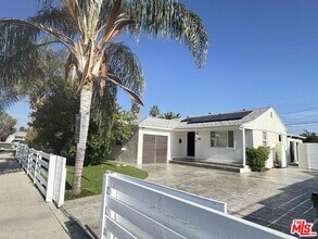 Building Photo - 7516 Oakdale Ave