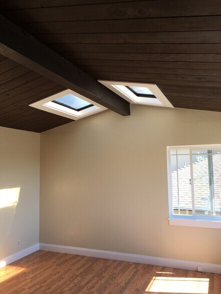 Building Photo - 1513 Derby St