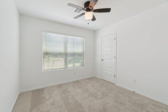 Building Photo - Edmond Rental