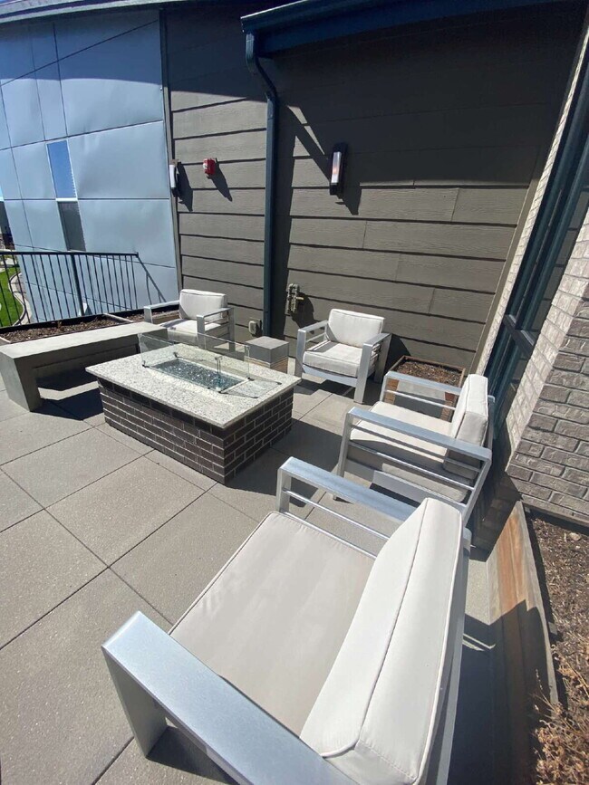 Building Photo - Don’t Miss Out on this 2 Bed/2 Bed in Litt...