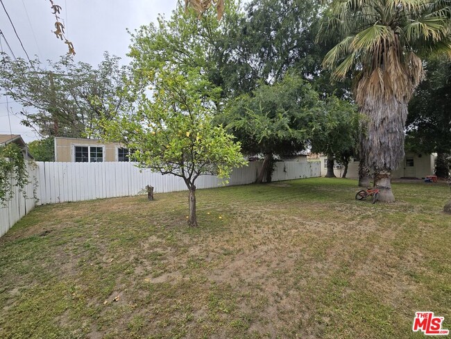 Building Photo - 14758 Lemay St