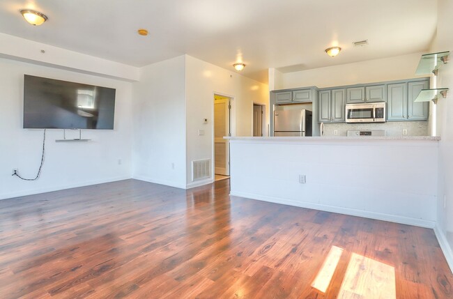 Building Photo - 5209 Polk St