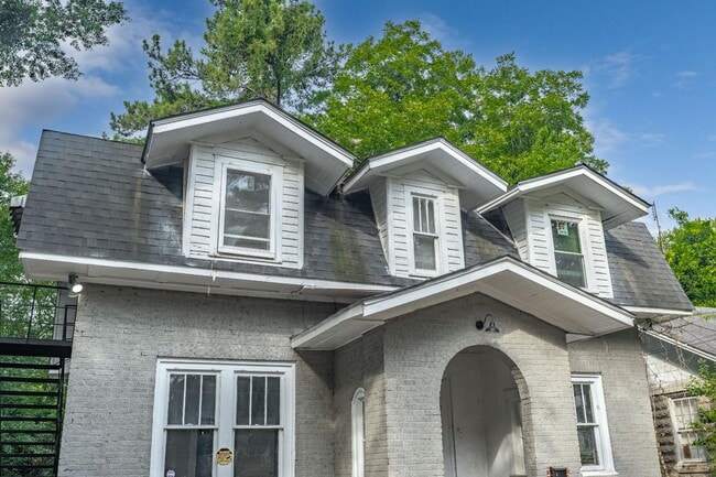Building Photo - 1522 Columbia College Dr