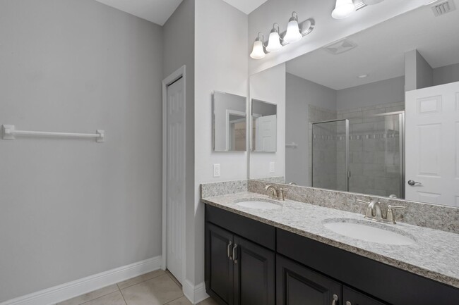 Building Photo - Beautiful Townhome for Rent