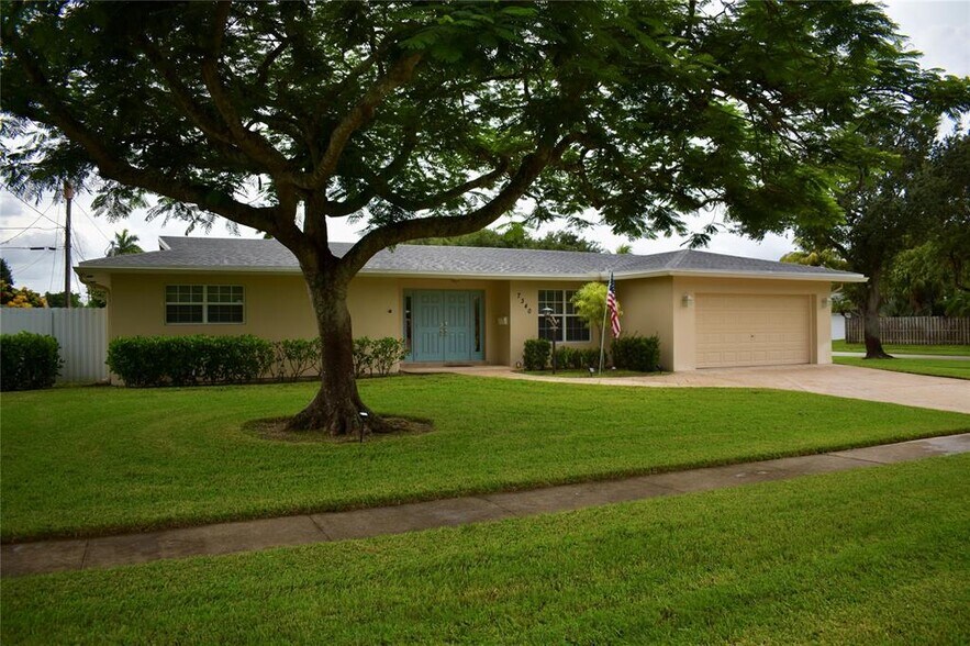 Building Photo - 7340 NW 11th Ct
