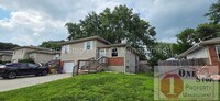 Building Photo - Spacious 3 Bedroom, 1 Bathroom Duplex for Rent in Independence, Missouri