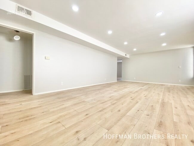 Building Photo - 931 S Wooster St Los Angeles, CA 90035