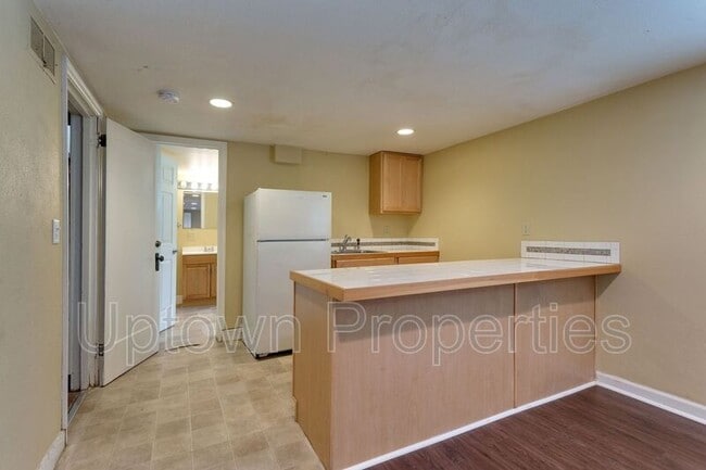 Building Photo - 1644 N Willamette Blvd
