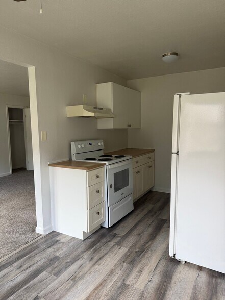 Building Photo - 2412 Azalea Garden Rd