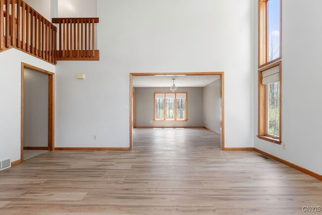 Building Photo - 3293 Greenleafe Dr