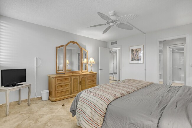 Building Photo - 125 S Ocean Ave