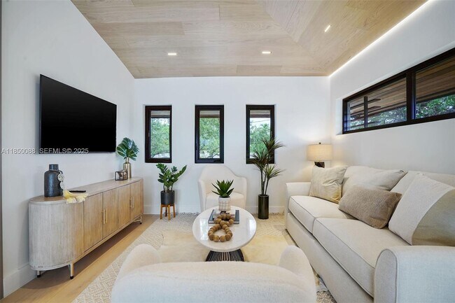 Building Photo - 3343 NE 166th St