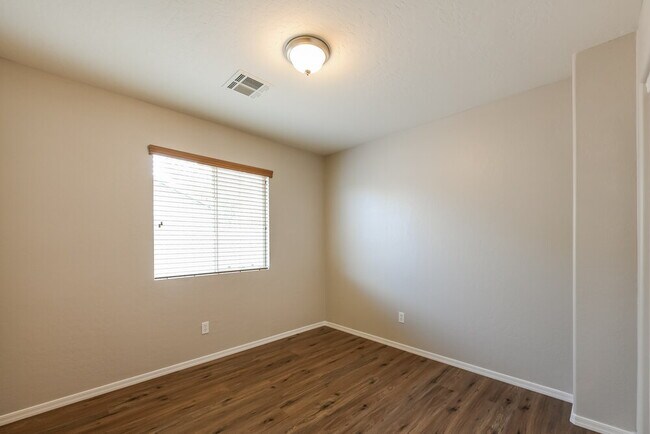 Building Photo - 4045 S Kirby Ct