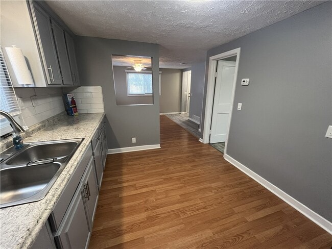 Building Photo - 898 Ridge Rd