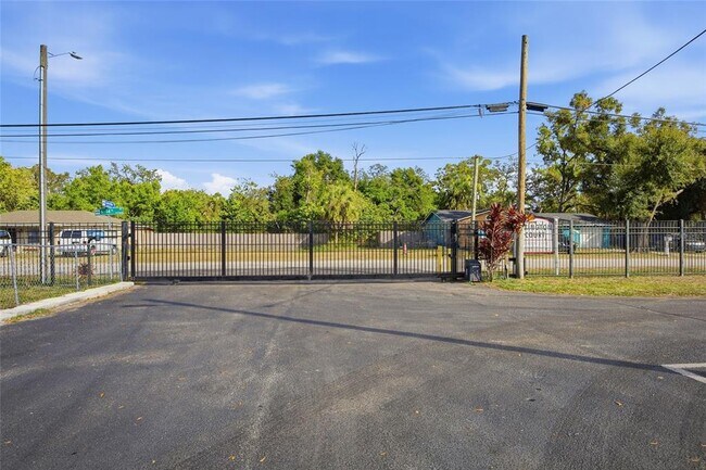 Building Photo - 1302 Morris Park