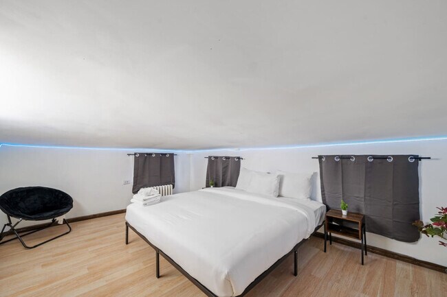 Building Photo - 21 Lord Ave