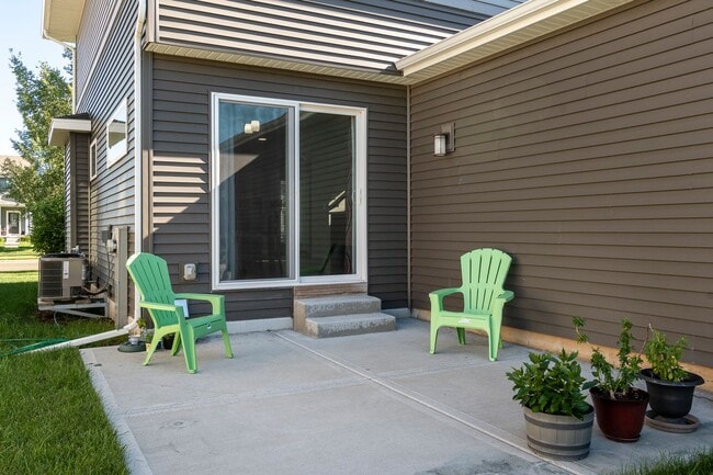 Building Photo - Professionally Managed Home in Convenient ...