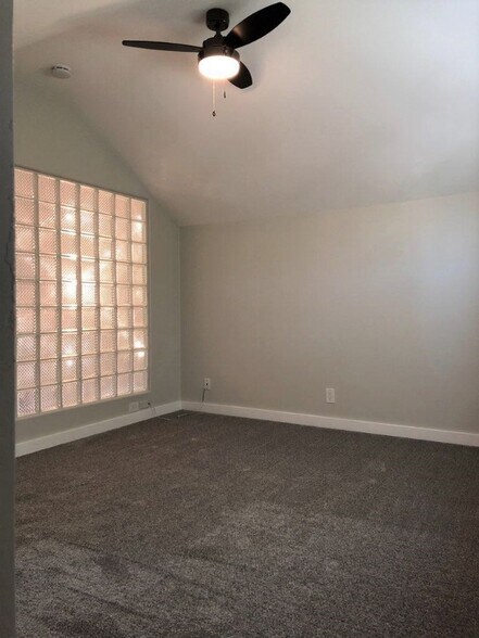 Building Photo - 3357 Madison St