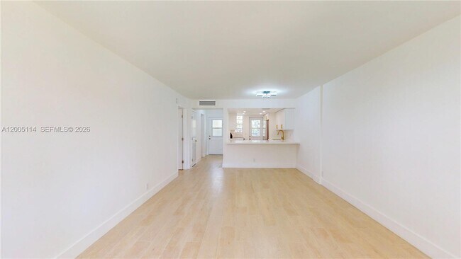 Building Photo - 1333 E Hallandale Beach Blvd