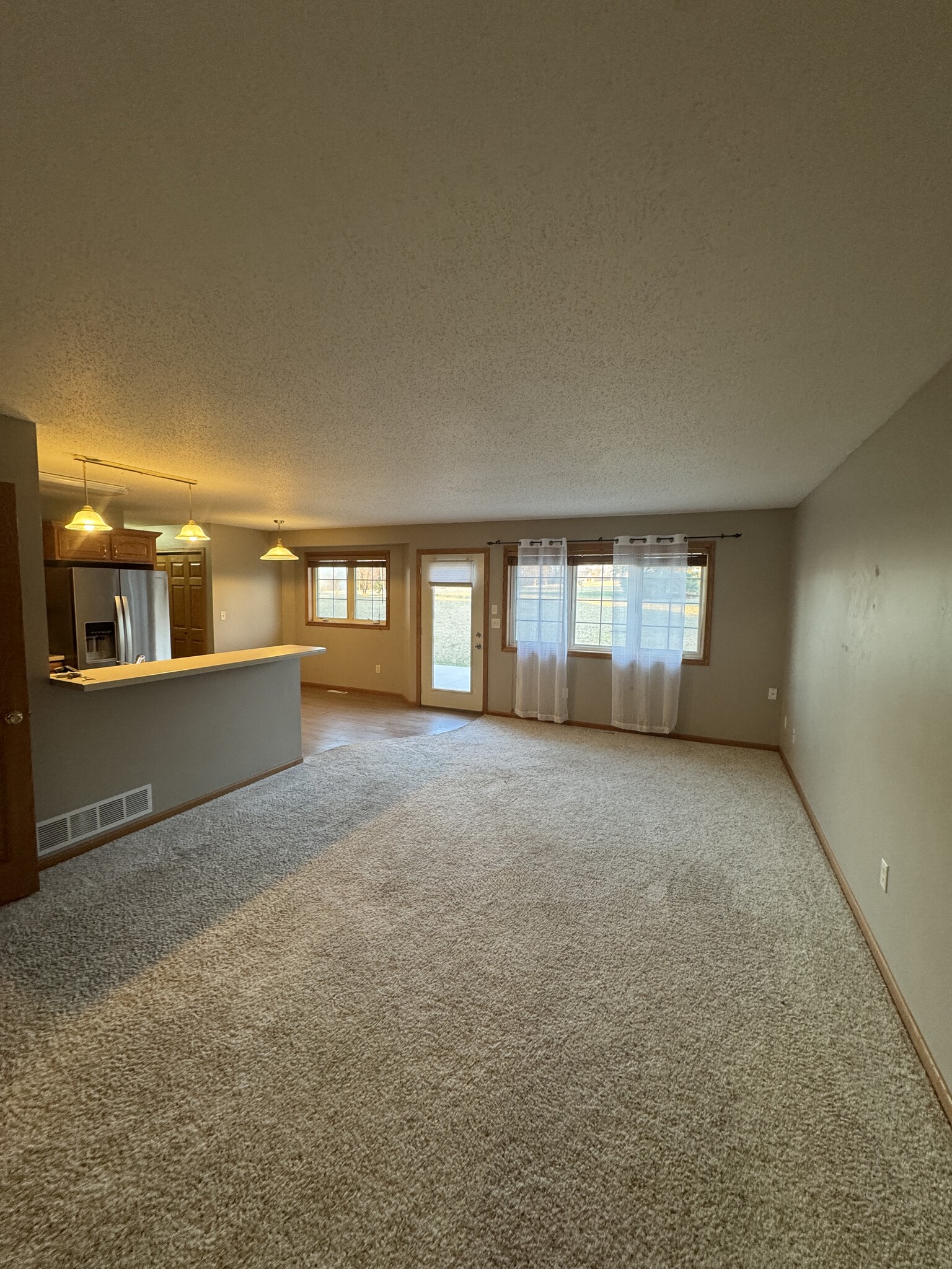 Building Photo - 155 Meadow Ln