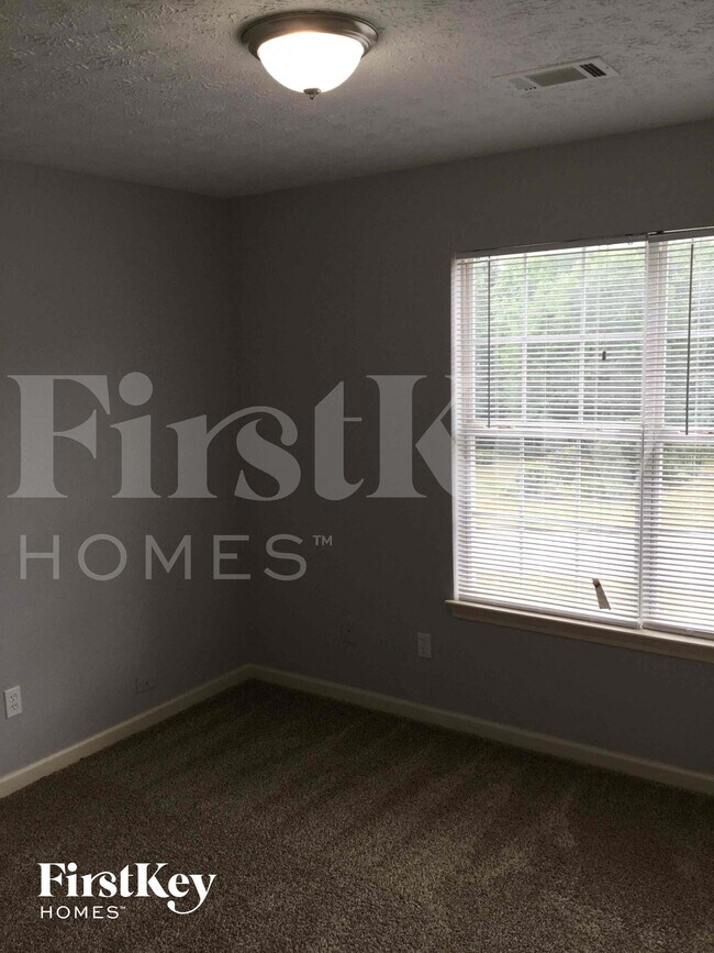 Building Photo - 715 Grove Pointe Cir